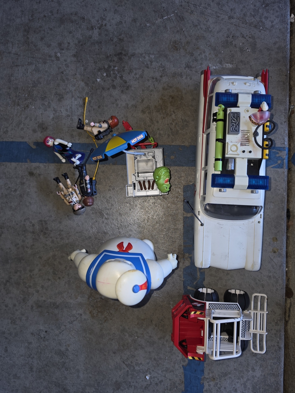 Ghostbusters Stay Puft Marshmallow Man & Vehicle Kids Toy Set - White